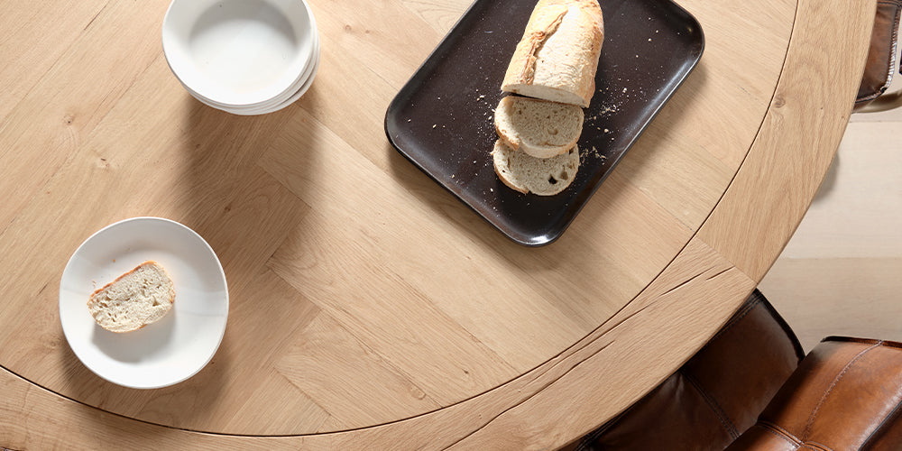 Kinoko Oak wood dining table and leather chairs